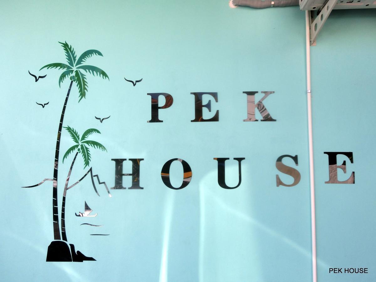 דירות Phuket Pek House מראה חיצוני תמונה